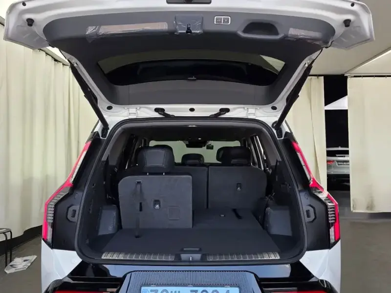2023 Kia EV9 с пробегом 69 670 км