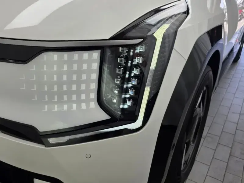 2023 Kia EV9 с пробегом 69 670 км
