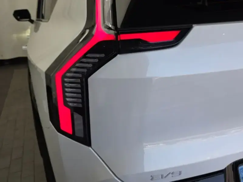 2023 Kia EV9 с пробегом 69 670 км