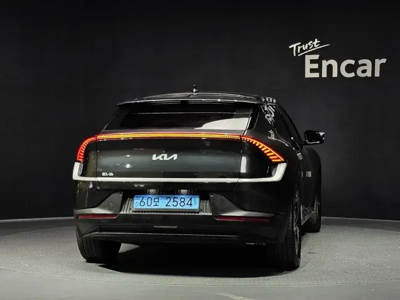 2022 Kia EV6 с пробегом 26 642 км