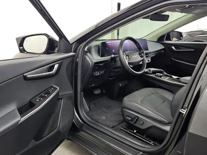 2022 Kia EV6 с пробегом 26 642 км