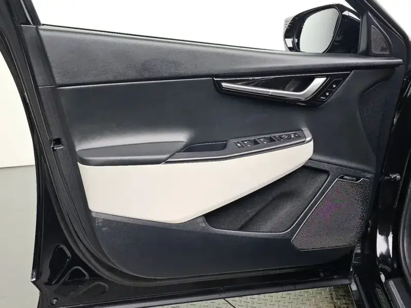 2023 Kia EV6 с пробегом 51 885 км