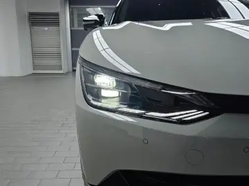 2022 Kia EV6 с пробегом 84 342 км