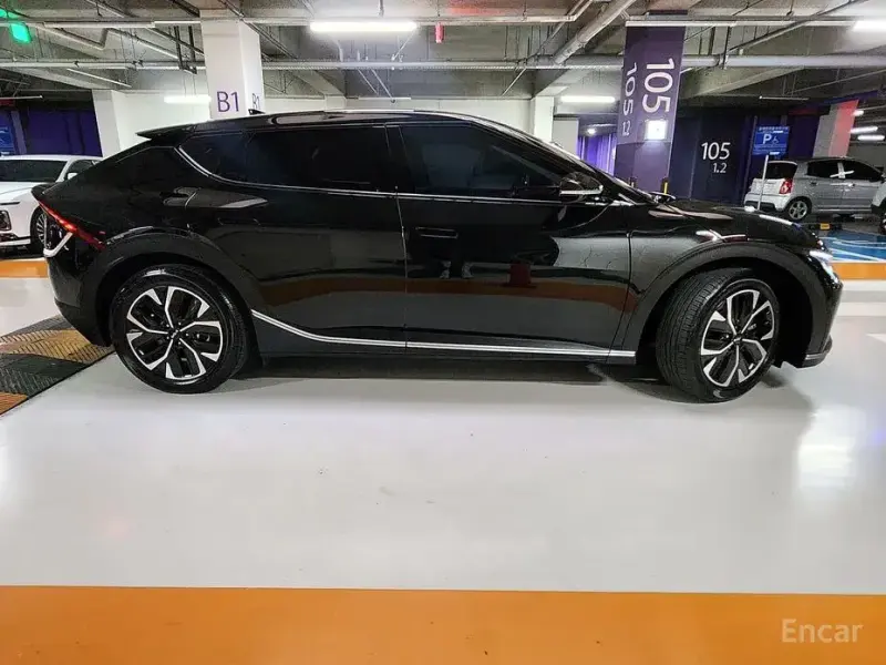 2022 Kia EV6 с пробегом 71 630 км