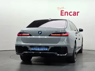 2025 BMW i7 с пробегом 28 799 км