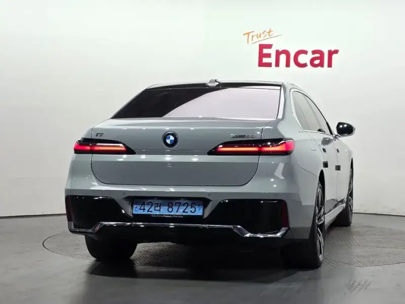 2025 BMW i7 с пробегом 28 799 км