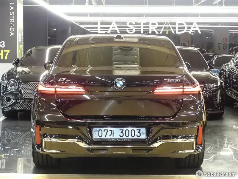 2024 BMW i7 с пробегом 5 614 км