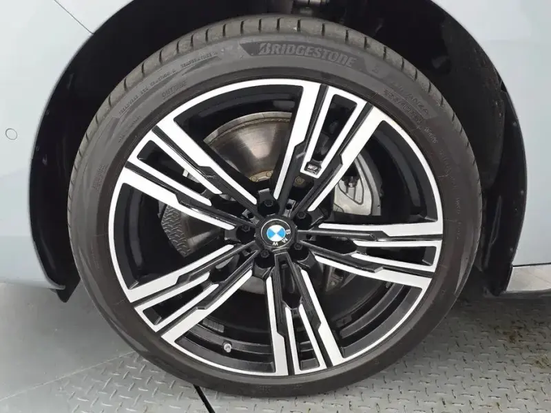 2025 BMW i7 с пробегом 28 799 км
