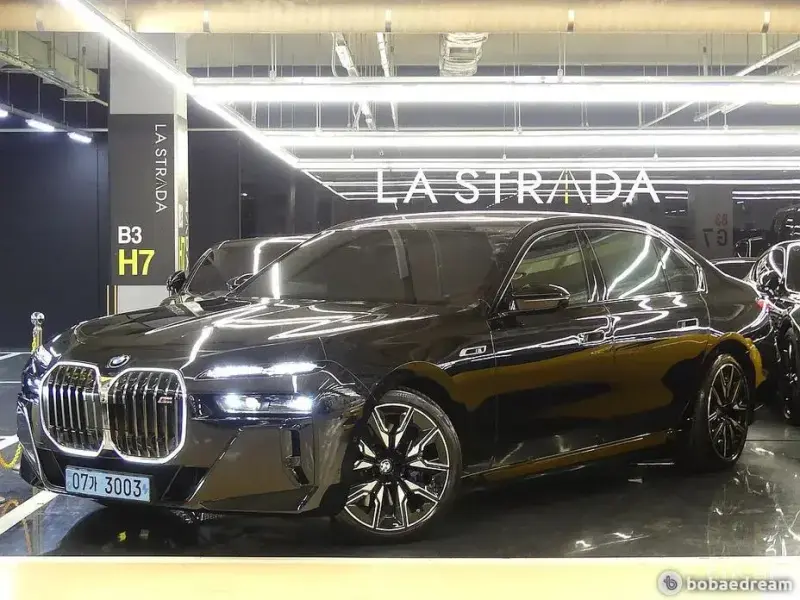 2024 BMW i7 с пробегом 5 614 км