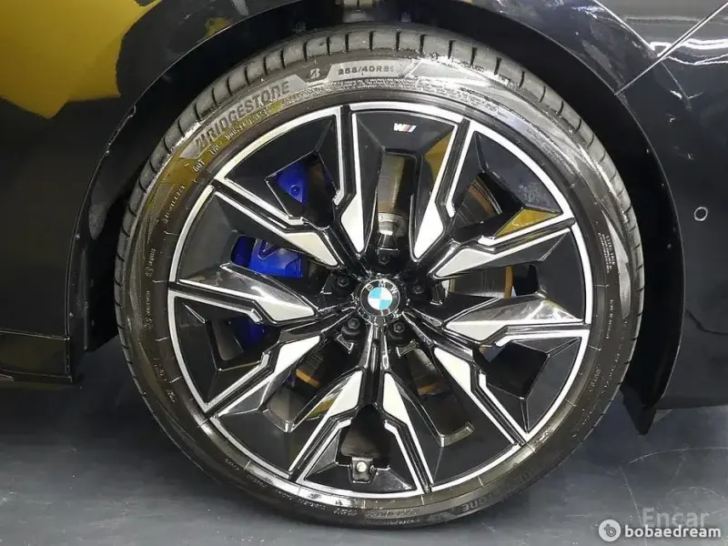 2024 BMW i7 с пробегом 5 614 км