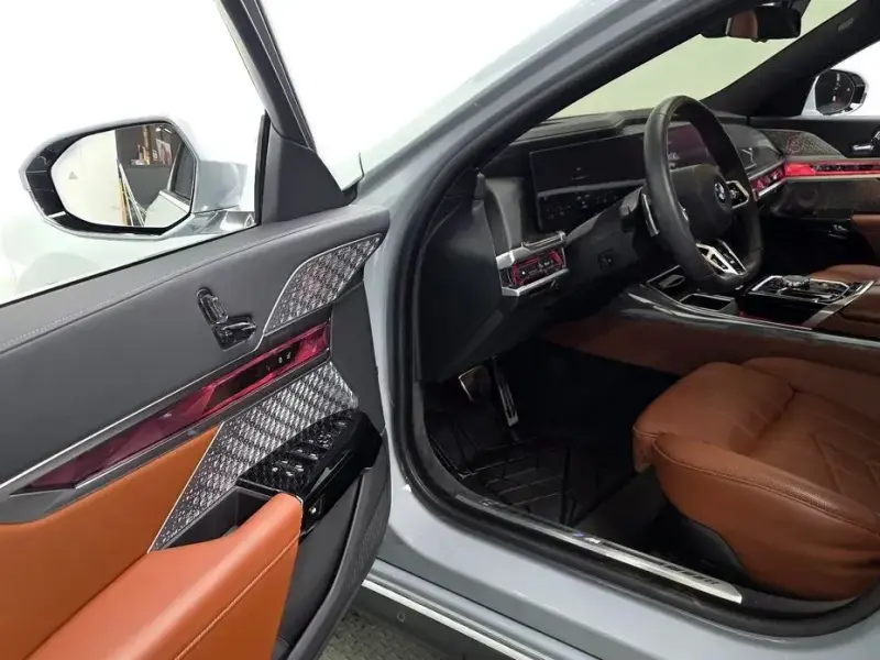 2025 BMW i7 с пробегом 28 799 км