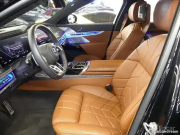 2024 BMW i7 с пробегом 5 614 км