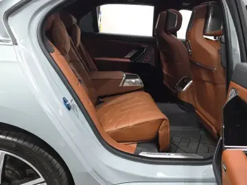 2025 BMW i7 с пробегом 28 799 км