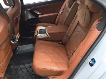 2025 BMW i7 с пробегом 28 799 км