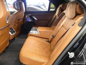 2024 BMW i7 с пробегом 5 614 км
