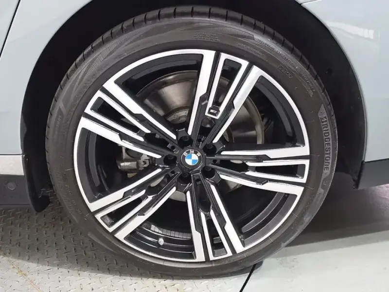 2025 BMW i7 с пробегом 28 799 км