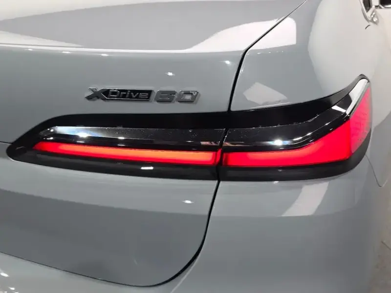 2025 BMW i7 с пробегом 28 799 км