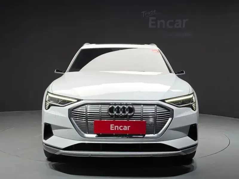 2022 Audi e-tron с пробегом 68 149 км