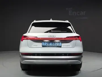 2022 Audi e-tron с пробегом 68 149 км