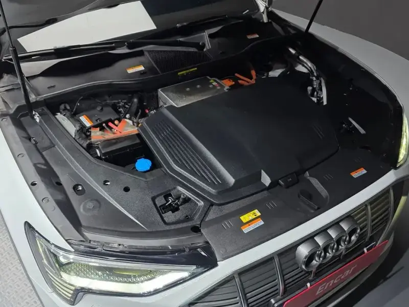 2022 Audi e-tron с пробегом 68 149 км