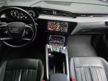 2022 Audi e-tron с пробегом 68 149 км