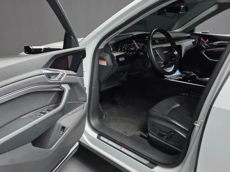 2022 Audi e-tron с пробегом 68 149 км