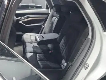 2022 Audi e-tron с пробегом 68 149 км