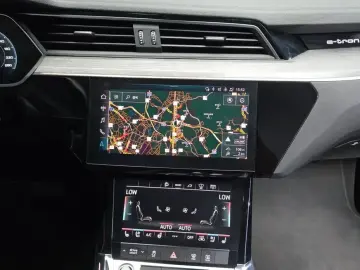 2022 Audi e-tron с пробегом 68 149 км