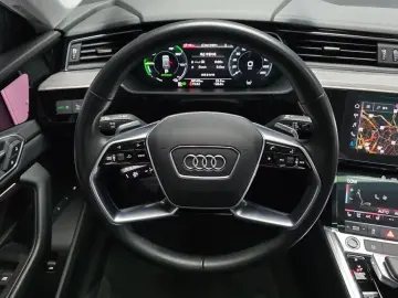 2022 Audi e-tron с пробегом 68 149 км