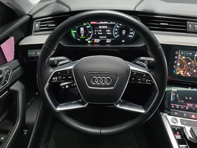 2022 Audi e-tron с пробегом 68 149 км