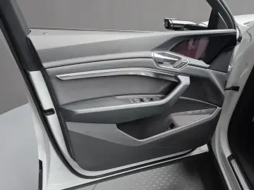 2022 Audi e-tron с пробегом 68 149 км