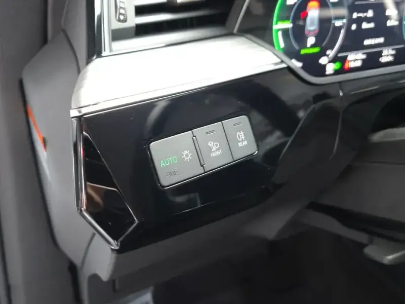 2022 Audi e-tron с пробегом 68 149 км