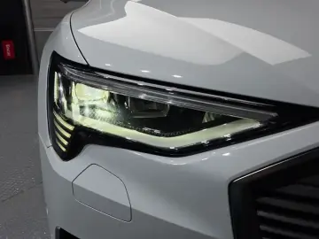 2022 Audi e-tron с пробегом 68 149 км