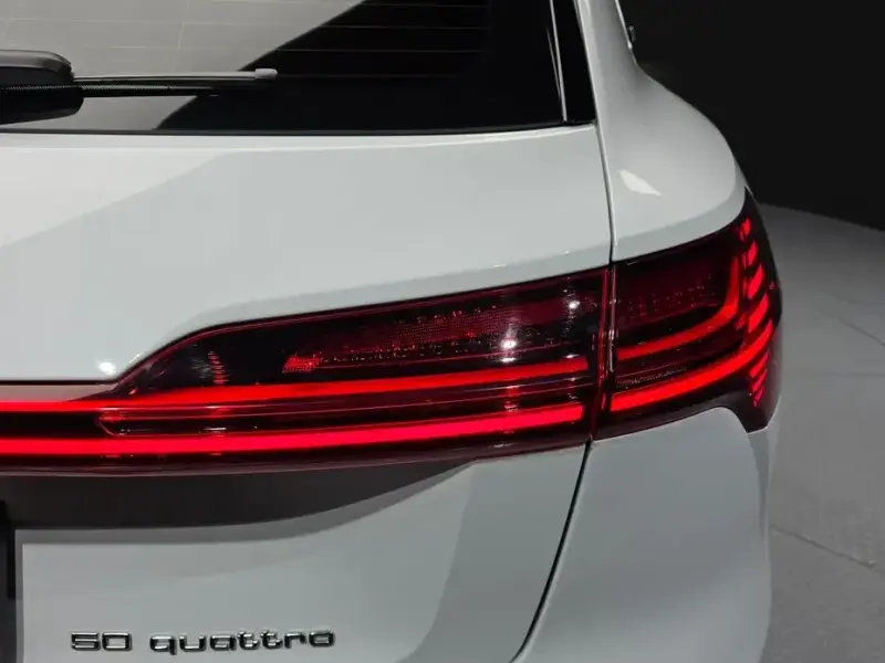 2022 Audi e-tron с пробегом 68 149 км