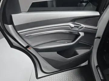 2022 Audi e-tron с пробегом 68 149 км