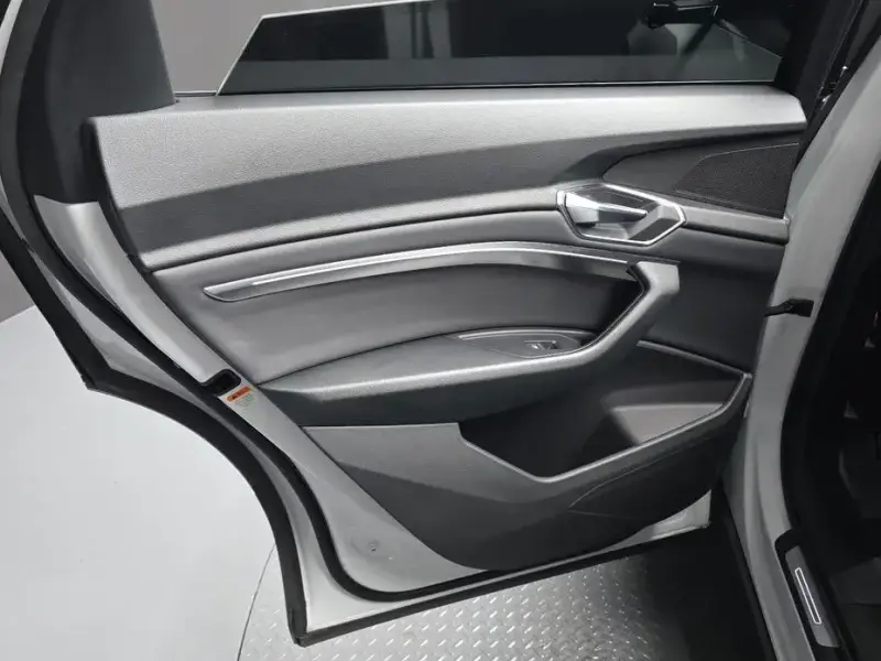 2022 Audi e-tron с пробегом 68 149 км