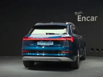 2020 Audi e-tron с пробегом 56 868 км