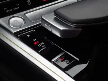 2020 Audi e-tron с пробегом 56 868 км