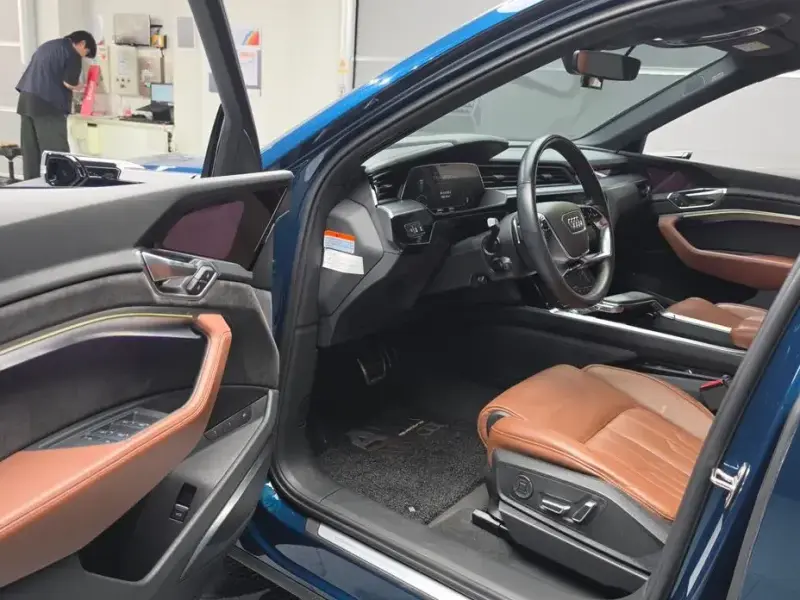 2020 Audi e-tron с пробегом 56 868 км