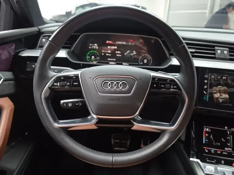2020 Audi e-tron с пробегом 56 868 км