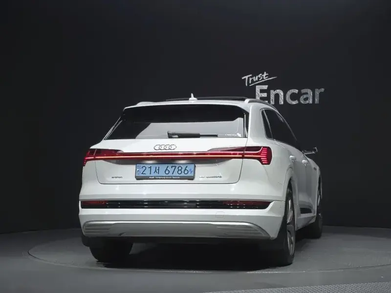 2020 Audi e-tron с пробегом 183 143 км