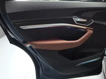 2020 Audi e-tron с пробегом 56 868 км