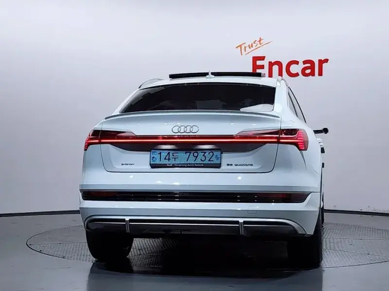 2021 Audi e-tron с пробегом 151 664 км