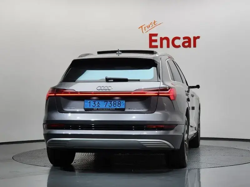 2020 Audi e-tron с пробегом 159 987 км