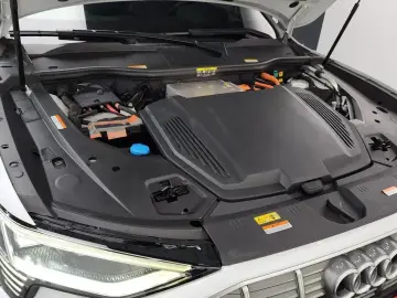 2021 Audi e-tron с пробегом 151 664 км