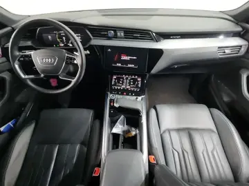 2021 Audi e-tron с пробегом 151 664 км