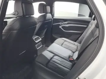 2021 Audi e-tron с пробегом 151 664 км