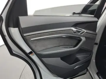 2021 Audi e-tron с пробегом 151 664 км