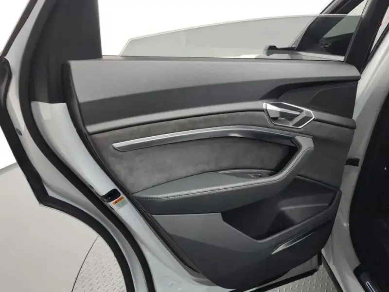 2021 Audi e-tron с пробегом 151 664 км