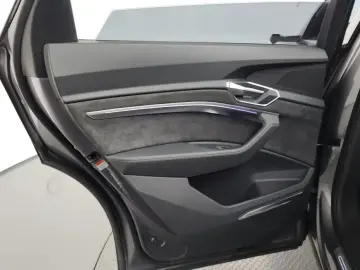 2020 Audi e-tron с пробегом 159 987 км